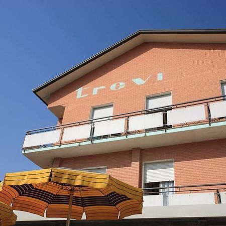 Hotel Trevi Cesenatico Exterior photo