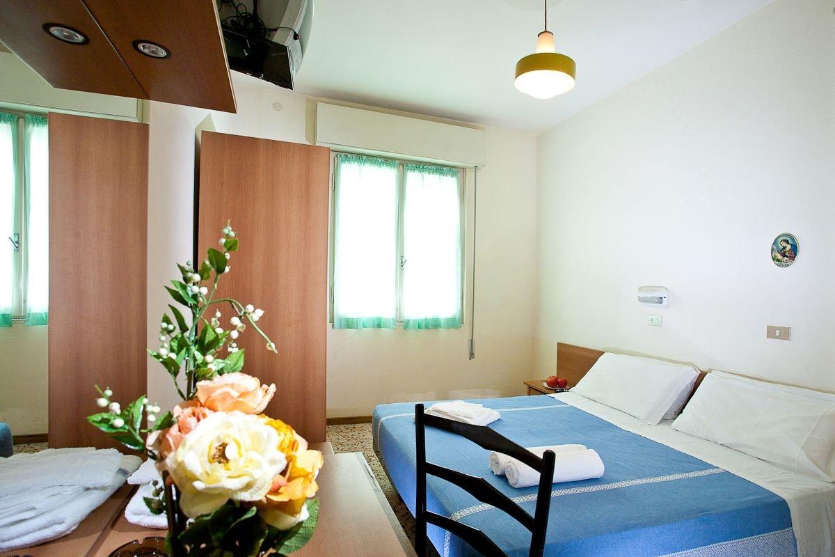 Hotel Trevi Cesenatico Exterior photo