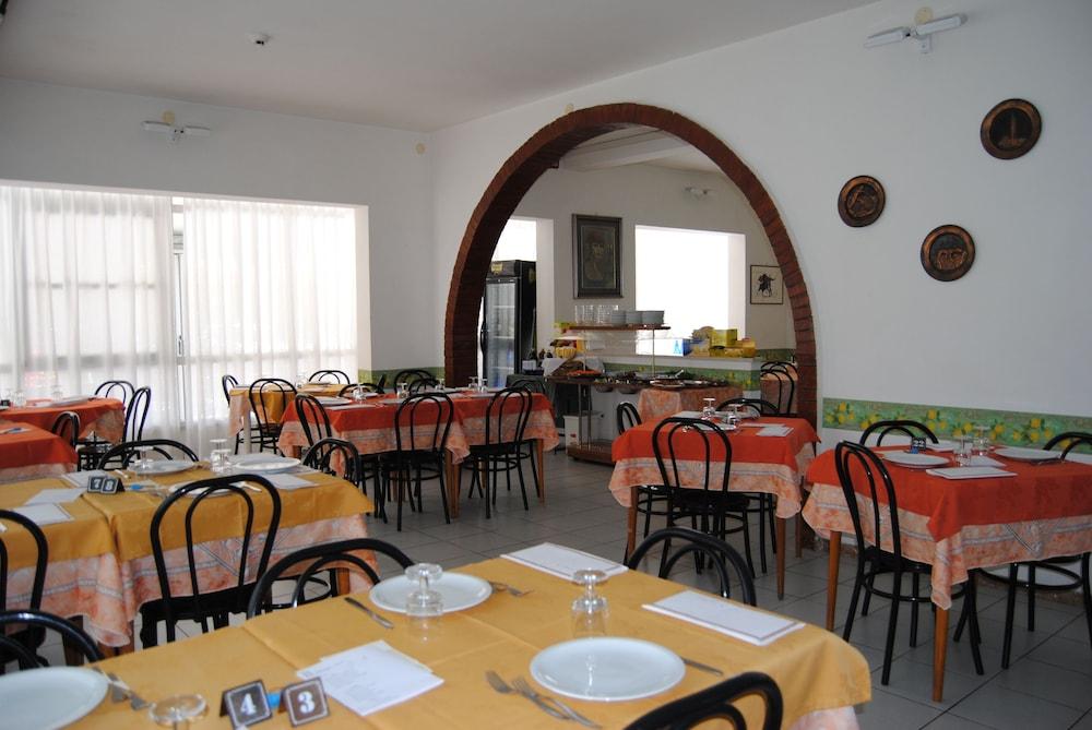 Hotel Trevi Cesenatico Exterior photo