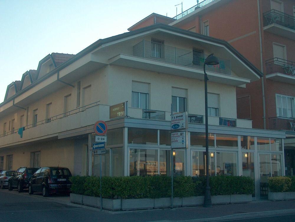 Hotel Trevi Cesenatico Exterior photo