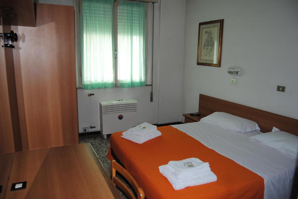 Hotel Trevi Cesenatico Exterior photo