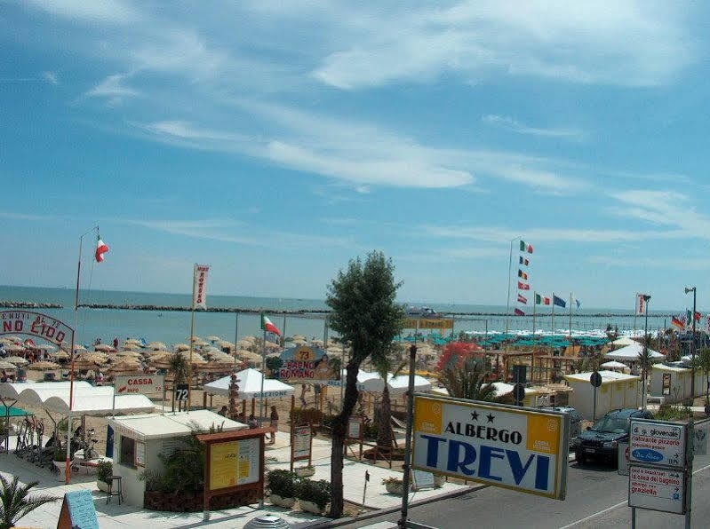 Hotel Trevi Cesenatico Exterior photo