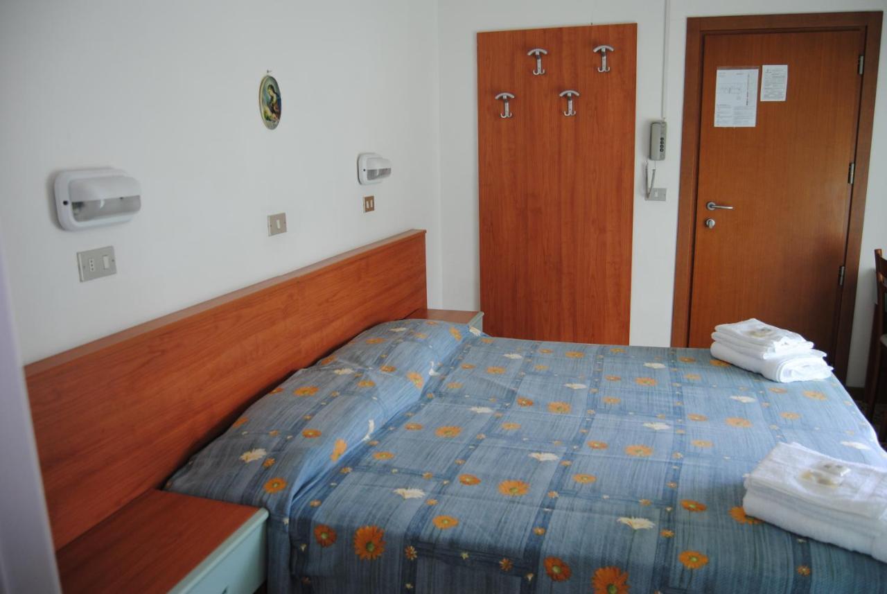 Hotel Trevi Cesenatico Room photo